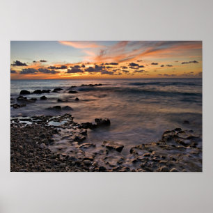 Affiche Mer des Caraïbes, îles Caïmanes.  Ondes écrasantes