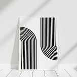 Affiche Mid Century Art moderne noir et blanc Abstrait<br><div class="desc">Élevez votre espace de vie avec l'attrait élégant et sophistiqué de cette affiche d'art Abstrait moderne noir et blanc du milieu du siècle. Cette pièce incarne l'essence du design moderne du milieu du siècle, alliant minimalisme et contrastes audacieux et frappants qui attirent l'attention. L'affiche présente une composition abstraite de formes...</div>