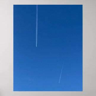 Affiche Minimaliste de Traînées dans un Ciel Bleu 