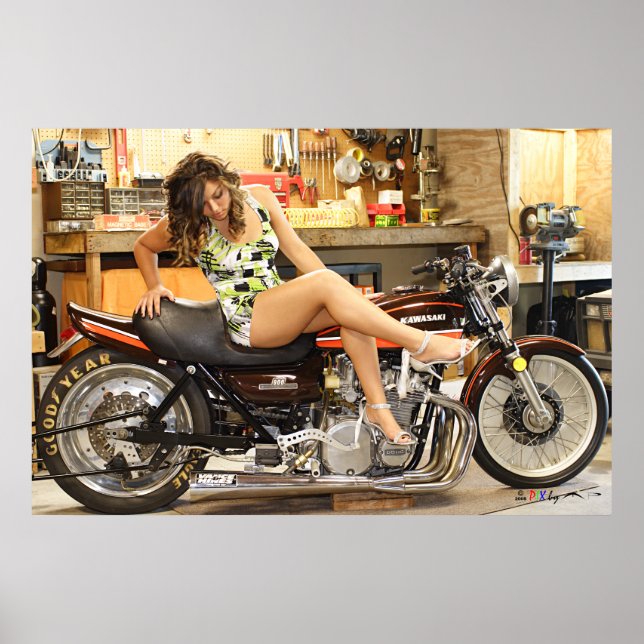 Affiche Modèle Chaud KELSEY Sur Un Dragbike Classique Kawa (Devant)