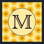 Affiche Monogramme personnalisé, avec tournesol jaune.<br><div class="desc">Un motif de tournesols jaunes avec un design monogramme. La lettre initiale du monogramme est sur un cercle jaune clair et noir. La lettre initiale peut être modifiée pour personnaliser cet élément. Un joli design floral.</div>