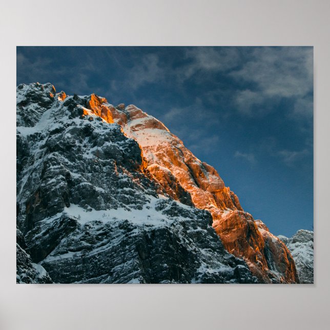 Affiche Montagne brillante au coucher du soleil (Devant)