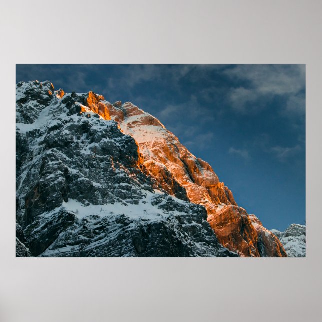 Affiche Montagne brillante au coucher du soleil (Devant)