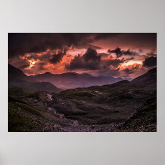 AFFICHE MONTAGNES GRIS ET NOIRES SOUS LE CIEL NUAGE DURANT
