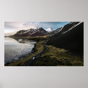 AFFICHE MONTAGNES PRÈS DU CORPS D'EAU