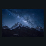 Affiche Montagnes | Thamserku Mountain, Népal<br><div class="desc">Cette photo Getty Images extraordinaire montre la Voie Lactée au-dessus d'Ama Dablam près du village de Dingboche dans le parc national de Sagarmatha,  dans la région de Khumbu,  district de Solukhumbu,  est du Népal,  Asie.</div>