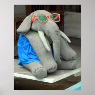 Affiche Ms Ella goes to the pool