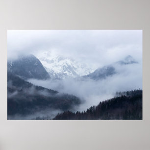 Affiche Mystérieux brouillard qui roule à travers des couc
