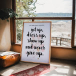 Affiche Ne jamais renoncer à la motivation<br><div class="desc">Poster de citation de ne jamais renoncer à la motivation - Présenter cette affiche de motivation inspirante avec un arrière - plan de peinture d'aquarelle douce dans des tons élégants de rose et de beige. Le message, "Peu importe ce que vous ressentez, vous habillez, montez et n'abandonnez jamais." Réveillez-vous, soyez...</div>