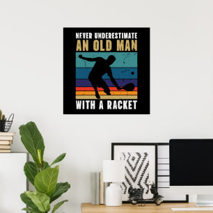 Affiche Ne sous-estimez jamais un vieil homme avec un pick