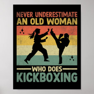 Affiche NSous-estimez Jamais Une Femme Âgée Qui Pratique L