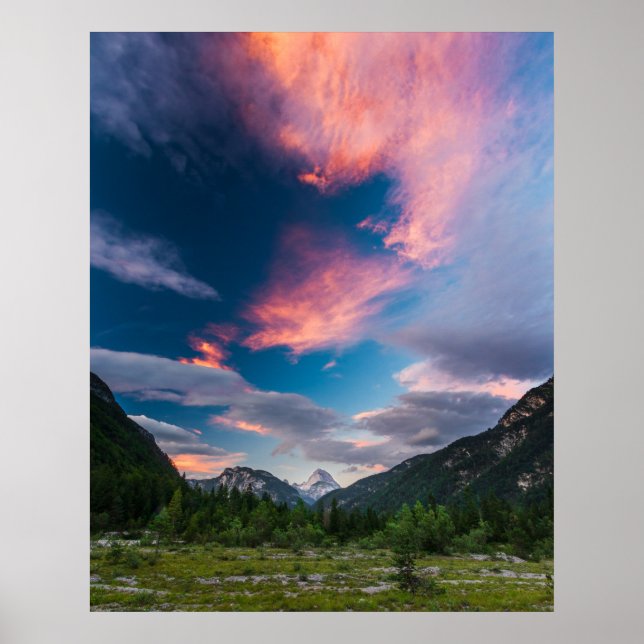 Affiche Nuages incroyables de coucher de soleil sur le mon (Devant)