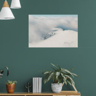 Affiche Nuages se dissipant au-dessus des montagnes de for