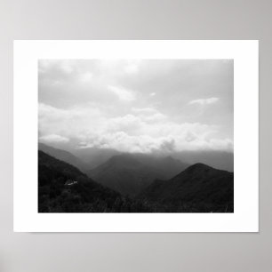 Affiche Nuages sur les collines Photographie noir et blanc