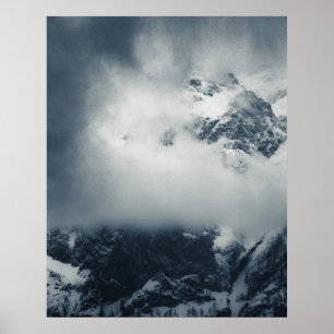 Affiche Obscurité et mystérieux nuages au-dessus de la mon