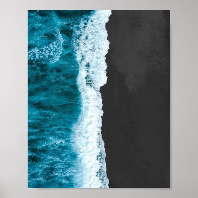 Affiche Ocean Waves sur la plage de sable noir (Devant)