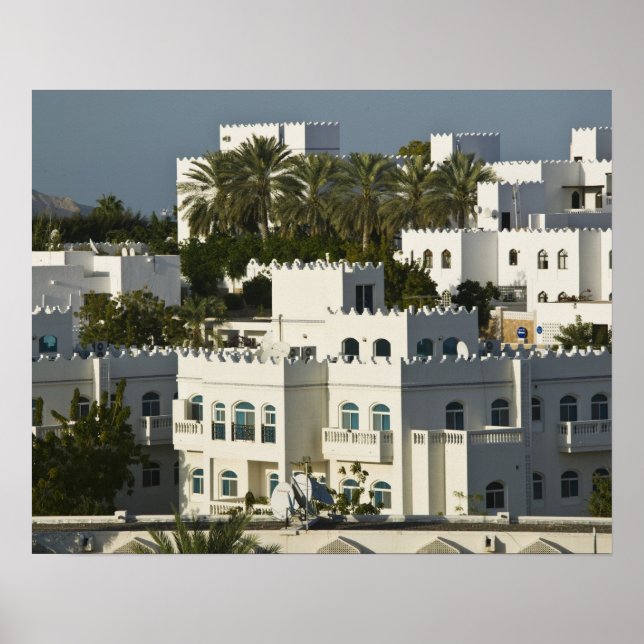 Affiche Oman, Muscat, Qurm. Bâtiments de la zone de Qurm / (Devant)
