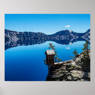 Affiche Outhouse sur la falaise // Crater Lake