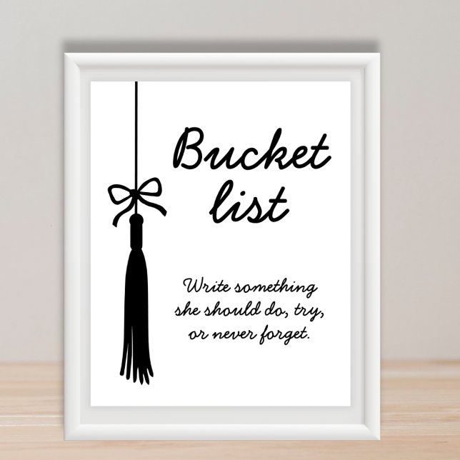 Affiche Panneau de remise de diplômes noir et blanc Bucket (Bucket List Station Black & White Graduation Sign)
