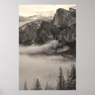 Affiche Paysage de montagne de Yosemite avec brouillard