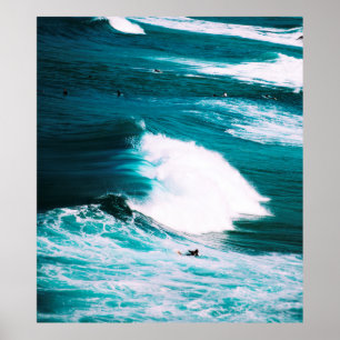 AFFICHE PERSONNE EN SURBORD AVEC VAGUES OCÉANIQUES