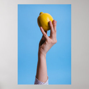 Affiche Personne tenant du citron