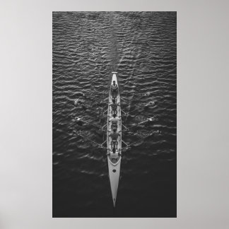 AFFICHE PERSONNES QUI MONTENT EN BATEAU SUR LE CORPS D'EAU