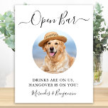 Affiche Pet Dog Mariage Open Bar Photo Sur Mesure Boissons<br><div class="desc">Open Bar ! Calligraphie simple mais élégante, cette enseigne de bar mariage dispose d'Open bar dans l'élégante calligraphie et les boissons sont sur nous, suspendez-vous sur vous! . Customisez ce panneau de mariage élégant avec votre photo d'animal de compagnie préférée, photo de chien, photo de fiançailles ou de couple, et...</div>