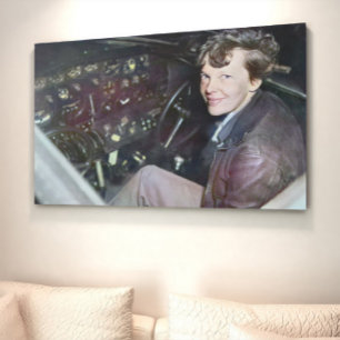 Affiche Photo candide d'Amelia Earhart dans le cockpit d'u