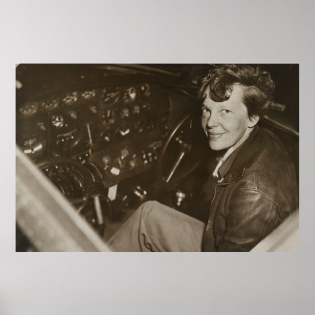 Affiche Photo candide d'Amelia Earhart dans le cockpit d'u (Devant)