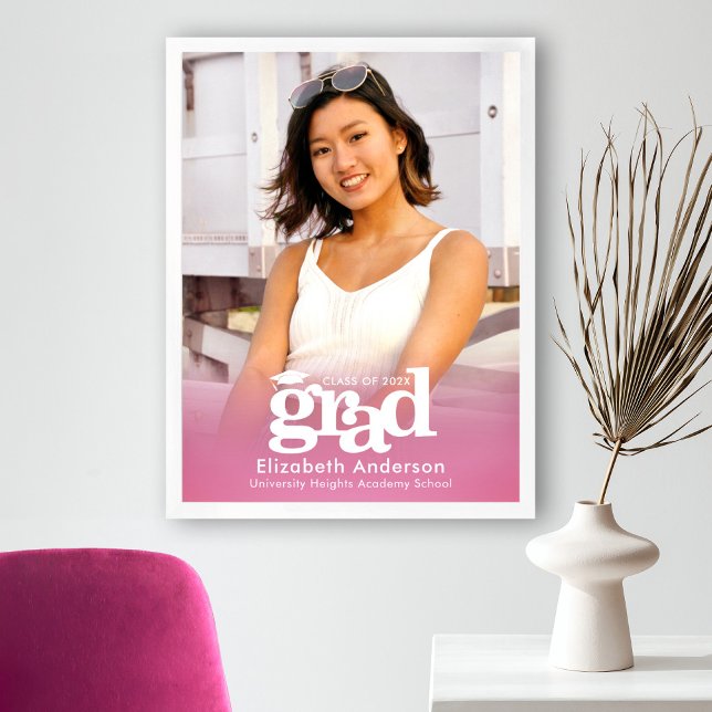 Affiche Photo de remise de diplôme rose avec typographie g (Créateur téléchargé)