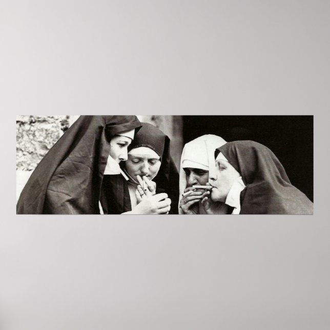 Affiche Photographie ancienne de nonnes fumant (Devant)