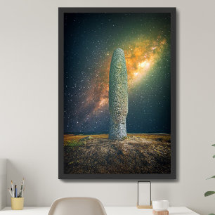 Affiche Pierre levée ou Menhir avec ciel nocturne Voie lac