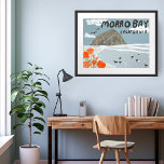 Affiche Plage d'illustration de Morro Bay Central Californ<br><div class="desc">Découvrez cette illustration super cool de Morro Bay, Californie. Que vous soyez un local ou que vous aimiez cette jolie ville de plage, montrez que vous êtes un fan avec cette affiche cool. Sélectionnez la taille de l'impression à l'aide du menu déroulant ci-dessus, et vous pouvez cliquer sur le bouton...</div>