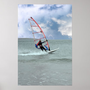 Affiche planche à voile dans une tempête