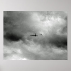 Affiche Planeur volant dans le ciel gris