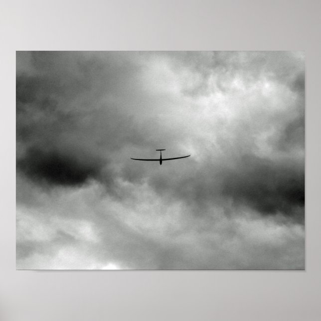 Affiche Planeur volant dans le ciel gris (Devant)