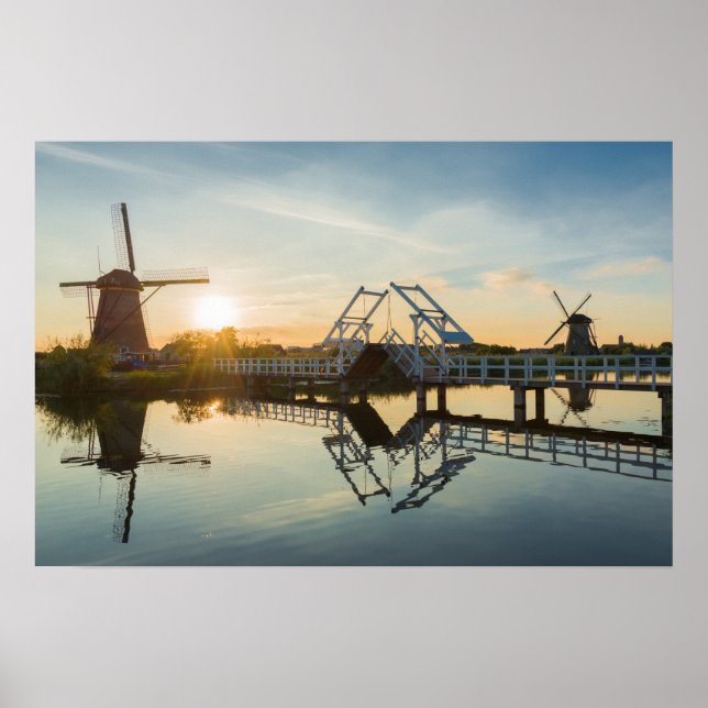 Affiche Pont-levis et moulins à vent au coucher du soleil  (Devant)