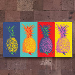 Affiche Pop Art ananas<br><div class="desc">Poster d'ananas Pop Art - Présentant une affiche colorée d'une rangée d'ananas. Rappelez-vous de votre amour pour toutes les choses tropicales. Présenté dans le style pop art et les couleurs : bleu indigo, jade, violet, vert rouge et jaune. Cette pièce murale moderne en ananas donnera une touche de couleur à...</div>