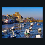 Affiche Port de Barfleur en France<br><div class="desc">Port à marée basse à la fin de la journée ensoleillée et église Saint-Nicolas de Barfleur,  commune de la péninsule du Cotentin dans le département de la Manche en Basse-Normandie dans le nord-ouest de la France</div>