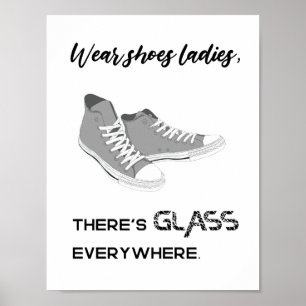 Affiche Porter des chaussures dames Il y a du verre Kamala