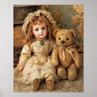Affiche Poupée en porcelaine antique et ours en peluche