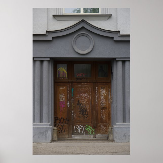 Affiche Prague : Graffiti sur une porte classique (Devant)