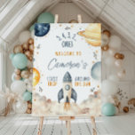 Affiche Premier Voyage Autour Du Soleil Garçon Accueil Ann<br><div class="desc">Ce signe de bienvenue de fête d'anniversaire présente une conception spatiale avec un texte entièrement modifiable. Pour une personnalisation plus avancée de cette conception,  il suffit de cliquer sur le bouton "Customiser" ci-dessus.</div>