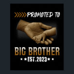 Affiche Promu à Big Brother Est 2023 Grossesse<br><div class="desc">Promoté au cadeau de Faire-part de grossesse Big Brother Est 2023. Un cadeau parfait pour votre père, maman, papa, hommes, femmes, amis et membres de la famille le jour de Thanksgiving, Noël, Fête des mères, Fête des pères, 4 juillet, 1776 Jour indépendant, Fête des anciens combattants, Fête de l'Halloween, Fête...</div>