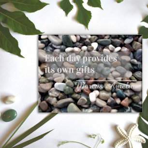 Affiche Proverbe latin Chaque jour apporte son cadeau affi