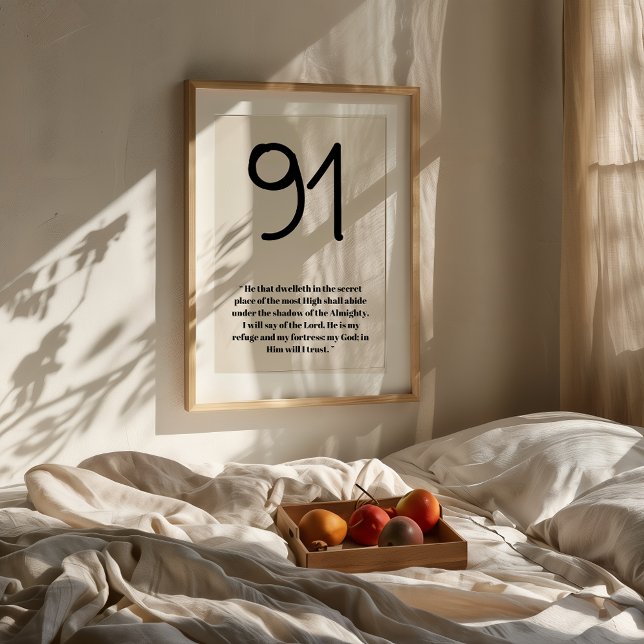 Affiche Psaume 91 Écriture minimaliste Imprimer (Minimalist Psalm 91 Bible verse art in a neutral modern room with wooden furniture and soft light.)