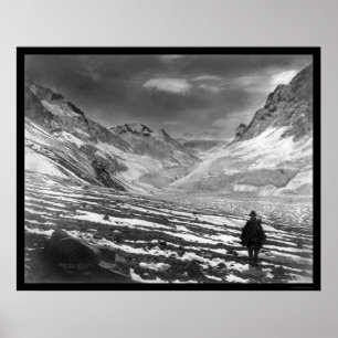 Affiche Randonneur dans la vallée du Mont Aconcagua au Chi