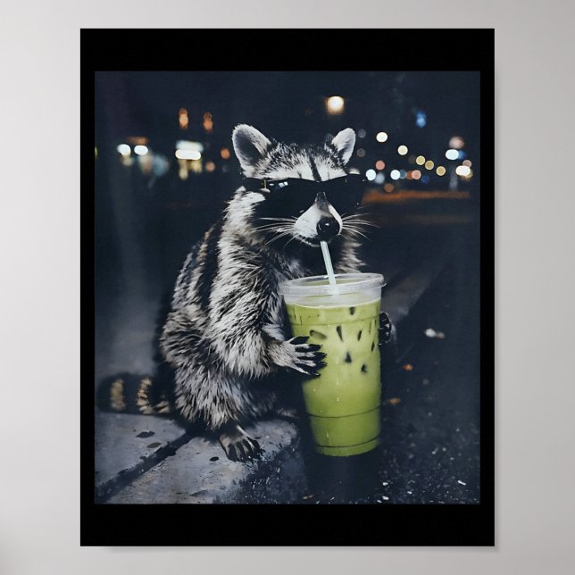Affiche Raton laveur drôle buvant un latte glacé au matcha (Devant)