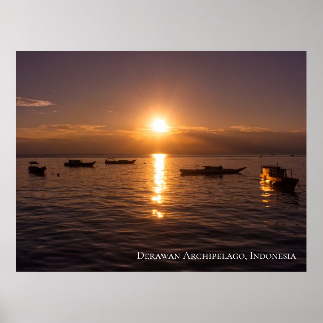 Affiche Rayons de soleil couchant bateaux flottants mer cr (Devant)